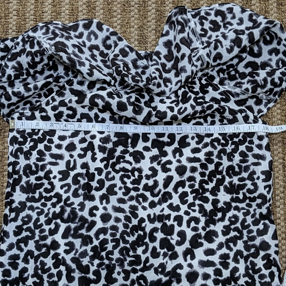 Sanctuary Animal Print Off Shoulder Dress XS/S - Picture 5 of 6